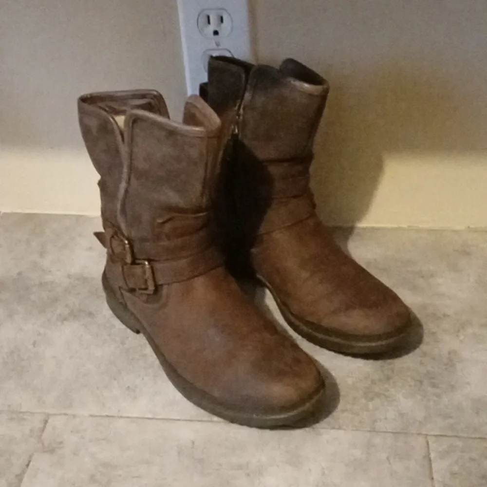 UGG boots size 7.5 women - Picture 1 of 7